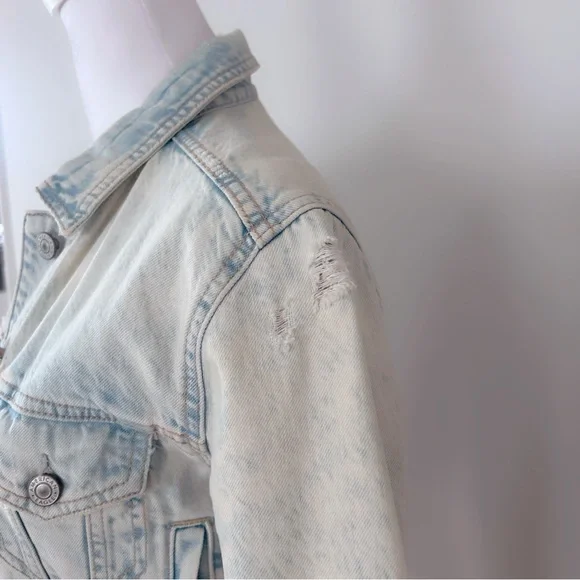 American Eagle Light Wash Denim Jacket XS | Cropped Fitted Jean Jacket - Picture 3 of 6